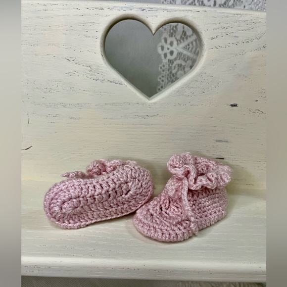 0-3 months Handmade Crocheted Pink Baby Set - Picture 3 of 8
